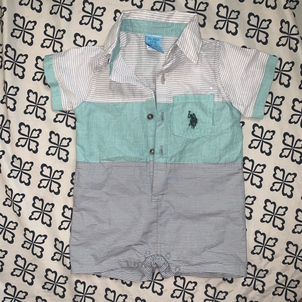 Very Cute Baby Boy button up onesie size 6-9mo